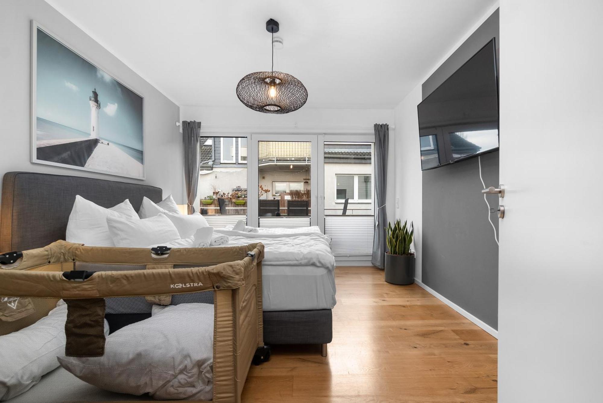 Tolles Design & Luxurioes, Super Komfortabel, 14 Min Koeln Zentrum Apartment Huerth