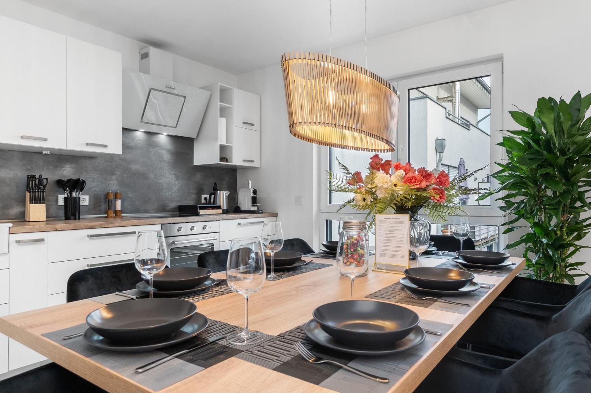 Tolles Design & Luxurioes, Super Komfortabel, 14 Min Koeln Zentrum Apartment